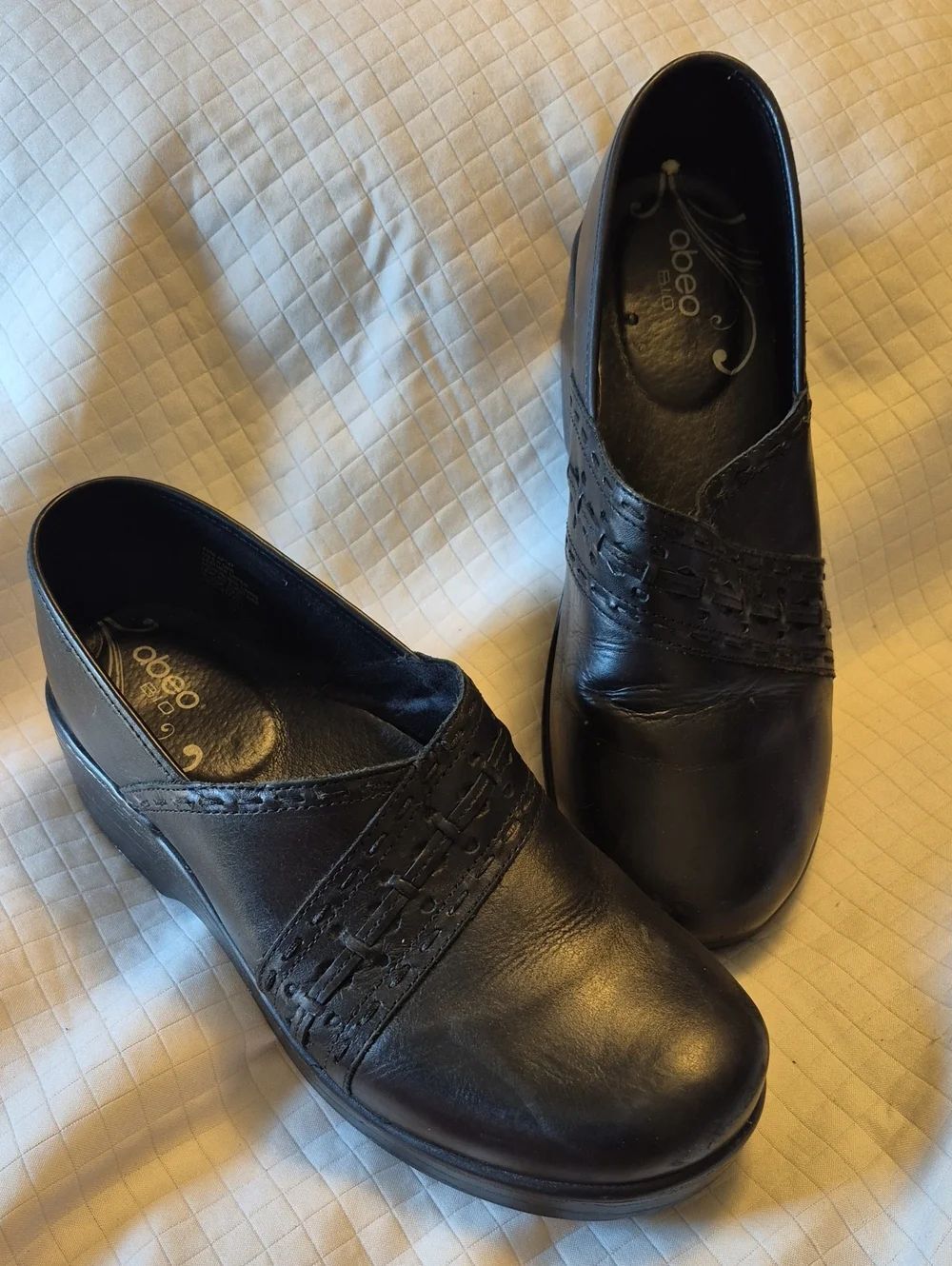 Abeo Women's 8 Black Leather Slip-On Clogs